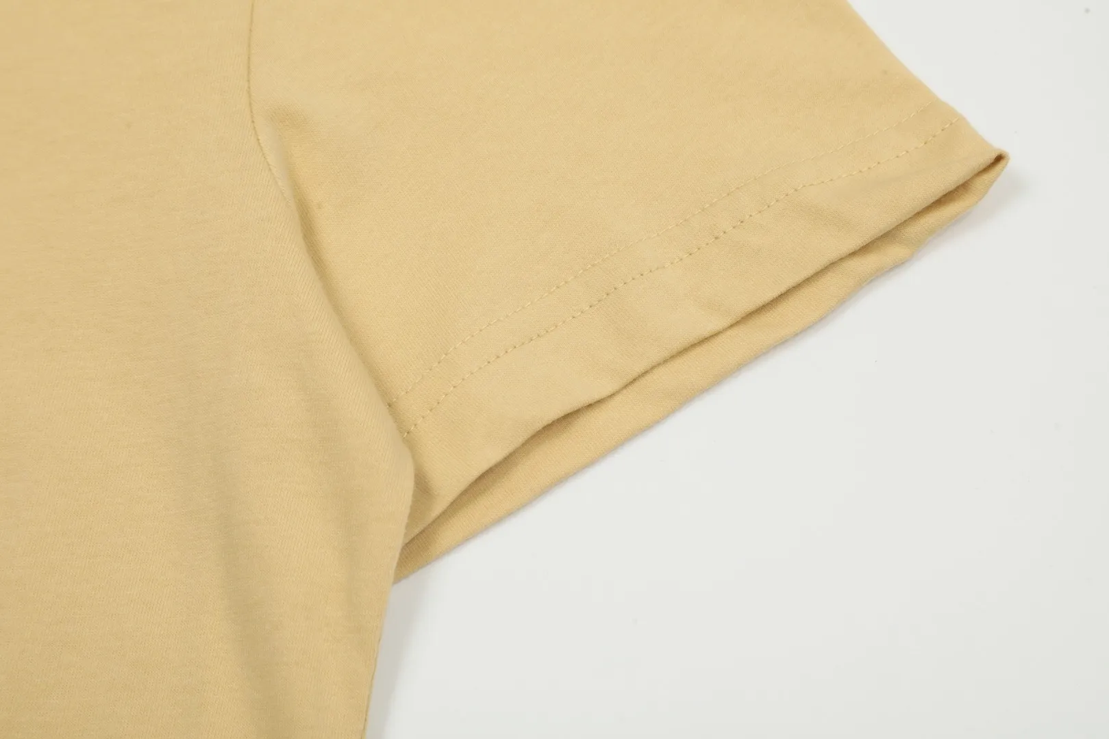 🅿️116 "Top quality" Style number: DS003# (not off the shelves all year round) [Ralph Lauren classic pony embroidered round neck basic short sleeves] ✅Ralph Lauren Ralph Lauren classic basic versatile round neck short sleeves ✅Main supplier platform live broadcast Wholesale entities Replenish when out of stock Not off the shelves ✅ZP quality 1:1 version Scan the code to enter the GF website Z cabinet quality ✅26 pieces of 180g hydrophilic toner 100% cotton fabric, comfortable and soft, strong breathability, high-end, cost-effective, good quality needless to say ✅Restore the original version, the maximum size can be worn up to 210 pounds, loose, comfortable and stress-free ✅Work wear, life wear, suitable for various occasions, must-have recommendation for couples Size: Powder white dark gray blue label light gray white label